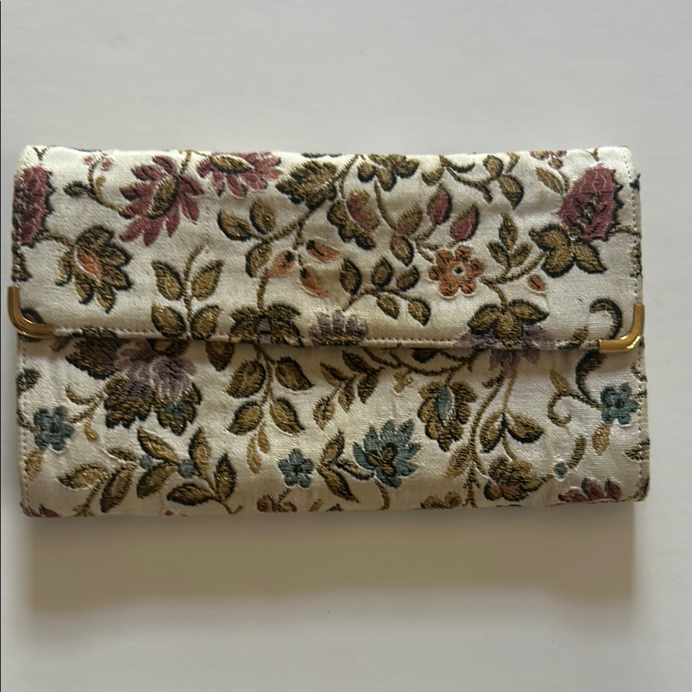 Vintage Floral Patterned Clutch